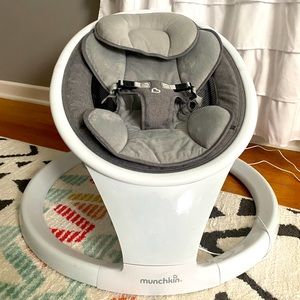 Munchkin Bluetooth Enabled Baby Swing - Like New